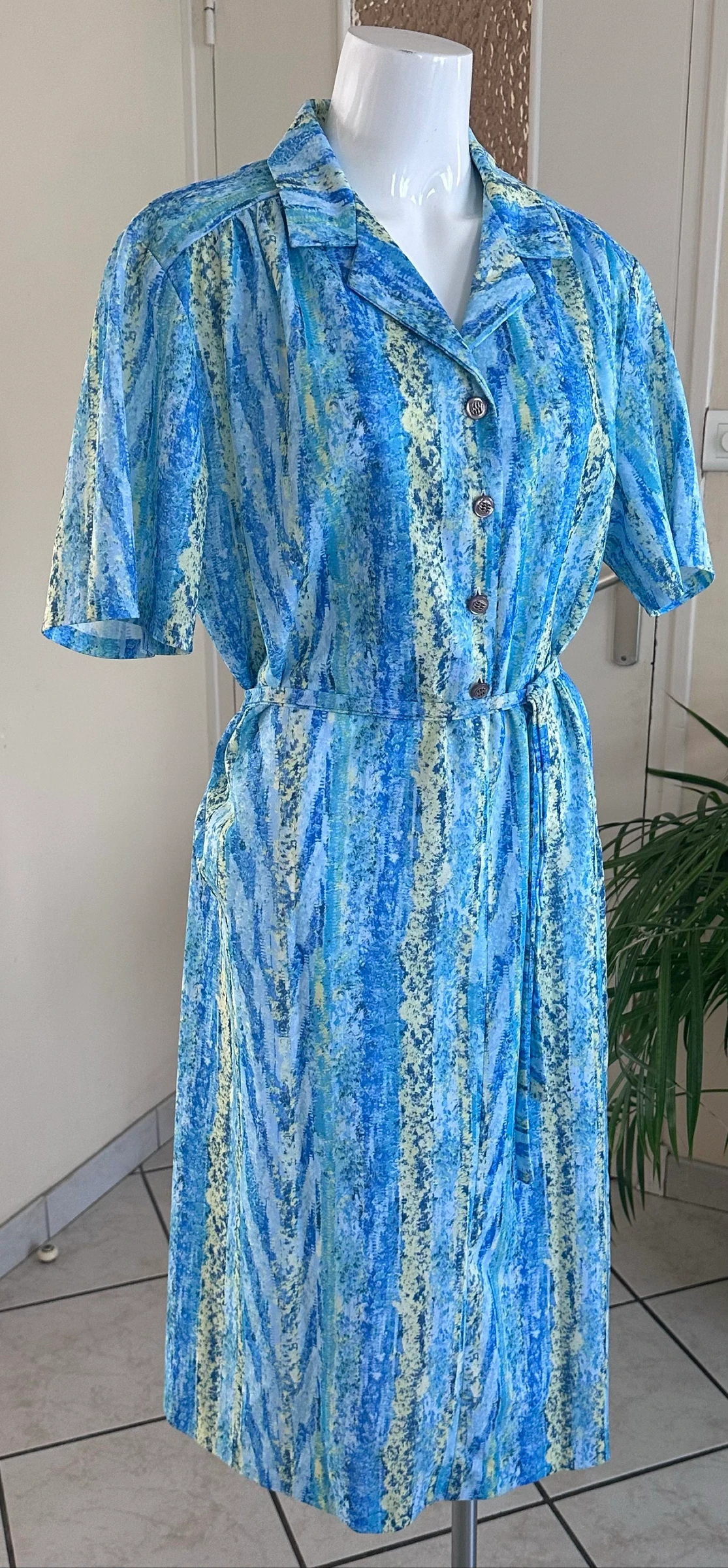 Vintage fluid dress Made in Belgium Blue, Green & Yellow Size 52 Excellent condition – photo 3